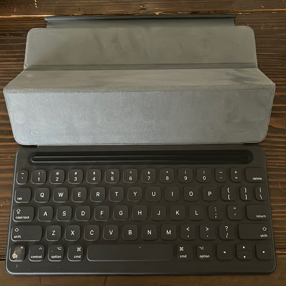 Apple Smart Keyboard English for iPad Pro 10.5" Air 3 7th Gen Model A1829.